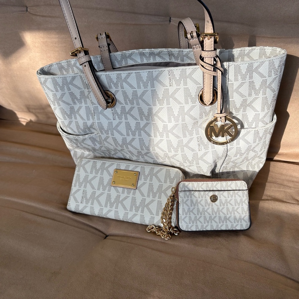Michael Kors Cream Tote Bag Set